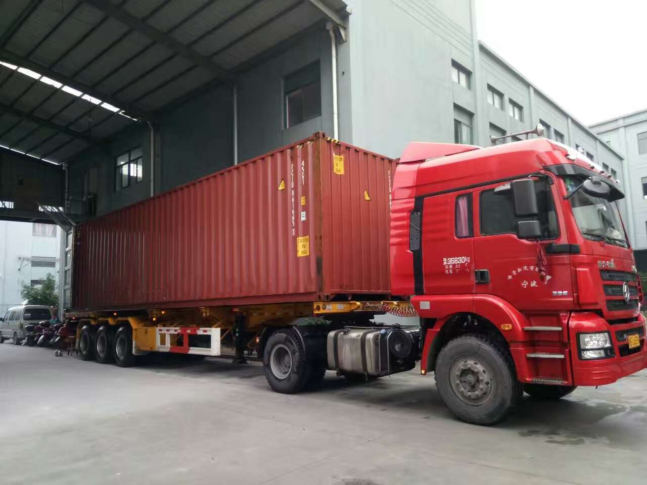 绿碳化硅集装箱发往青岛港